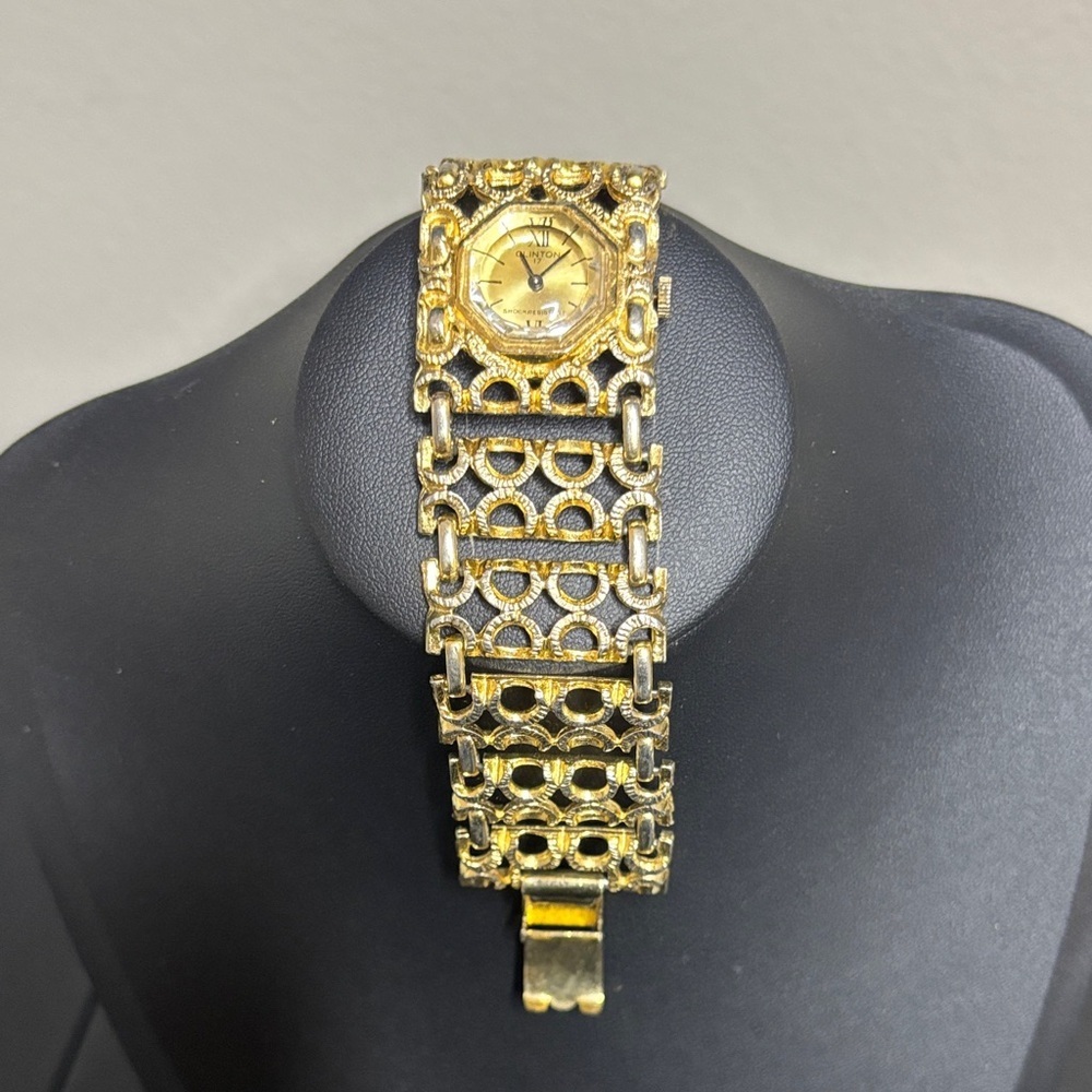 Vintage Clinton 17 Shock Resistant WORKING Retro Swiss Winding Watch